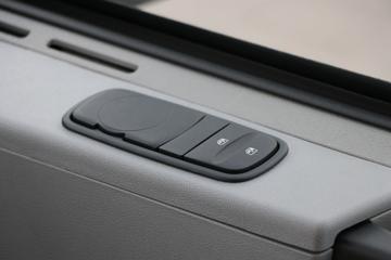 �����½� ����X9 600���� 4X2 ǣ����ͼƬ