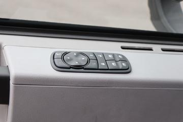 �����½� ����X9 600���� 4X2 ǣ����ͼƬ