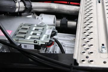 �����½� ����X9 600���� 4X2 ǣ����ͼƬ