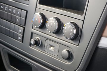 �����½� ����X7 320���� 4X2 9.6����ʽ�ػ���(DFV5183XXYGP6DAL)ͼƬ