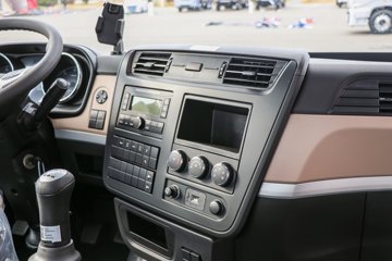 �����½� ����X7 320���� 4X2 9.6����ʽ�ػ���(DFV5183XXYGP6DAL)ͼƬ