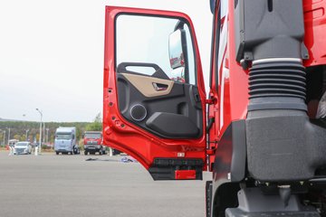 �����½� ����X7 320���� 4X2 9.6����ʽ�ػ���(DFV5183XXYGP6DAL)ͼƬ