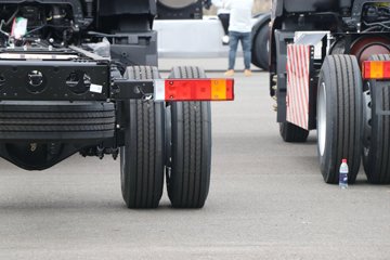 �����½� ����X7 320���� 4X2 9.6����ʽ�ػ���(DFV5183XXYGP6DAL)ͼƬ