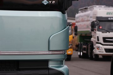 �����½� ����X9 14.5L LNG 630���� 6X4 ��ʿ��16�� AMT�Զ��� ǣ����ͼƬ