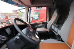 东风新疆 畅行X9 14.5L LNG 630马力 6X4 法士特16档 AMT自动档 牵引车