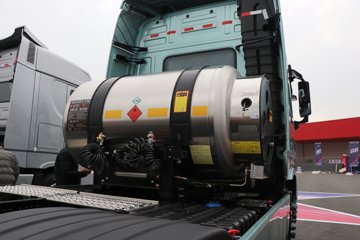 �����½� ����X9 14.5L LNG 630���� 6X4 ��ʿ��16�� AMT�Զ��� ǣ����ͼƬ