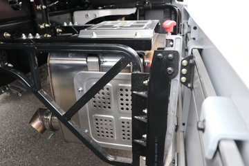 �����½� ����X9 14.5L LNG 630���� 6X4 ��ʿ��16�� AMT�Զ��� ǣ����ͼƬ