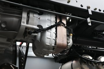 �����½� ����X9 14.5L LNG 630���� 6X4 ��ʿ��16�� AMT�Զ��� ǣ����ͼƬ