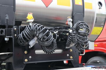 �����½� ����X9 14.5L LNG 630���� 6X4 ��ʿ��16�� AMT�Զ��� ǣ����ͼƬ