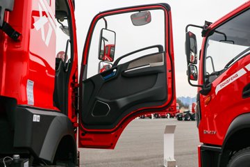 �����½� ����X1 200���� 4X2 4.2����ж��(DFV3181GP6D2)ͼƬ