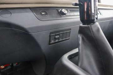 �����½� ����X1 200���� 4X2 4.2����ж��(DFV3181GP6D2)ͼƬ