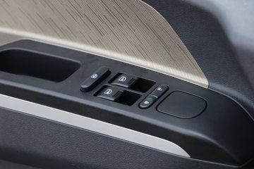 �����½� ����X1 200���� 4X2 4.2����ж��(DFV3181GP6D2)ͼƬ