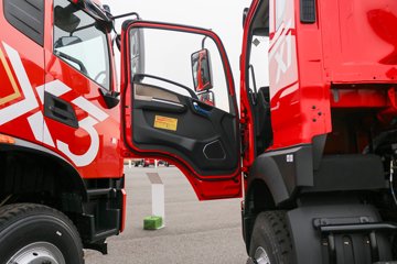 东风新疆 拓行X1 200马力 4X2 4.2米自卸车(DFV3181GP6D2)驾驶室图片