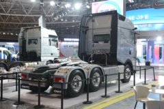 中国重汽 全新一代重卡 600马力 6X4 AMT自动档牵引车