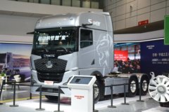 中国重汽 全新一代重卡 600马力 6X4 AMT自动档牵引车