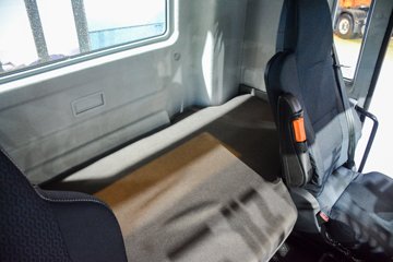 �й����� HOWO TX7-N 480���� 6X4 LNGǣ����(ZZ4257V384GF1LB)ͼƬ