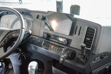 �й����� HOWO TX7-N 480���� 6X4 LNGǣ����(ZZ4257V384GF1LB)ͼƬ