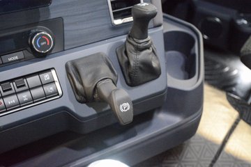 �й����� HOWO TX7-N 480���� 6X4 LNGǣ����(ZZ4257V384GF1LB)ͼƬ