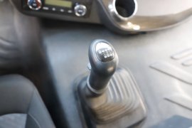 解放J6P&nbsp;中置轴车辆运输车驾驶室图片