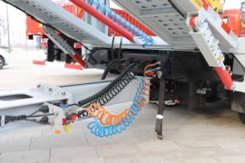 解放J6P&nbsp;中置轴车辆运输车上装图片