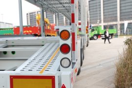 解放J6P&nbsp;中置轴车辆运输车上装图片