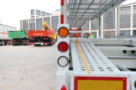 解放J6P&nbsp;中置轴车辆运输车上装图片