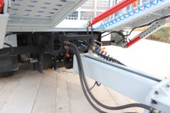 一汽解放 J6P 480马力 6X4 LNG车辆运输车