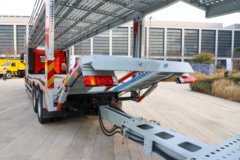 一汽解放 J6P 480马力 6X4 LNG车辆运输车