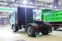 青岛解放 JH6重卡 4X2 纯电动牵引车528.13kWh