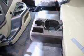 解放JH6&nbsp;电动牵引车驾驶室图片