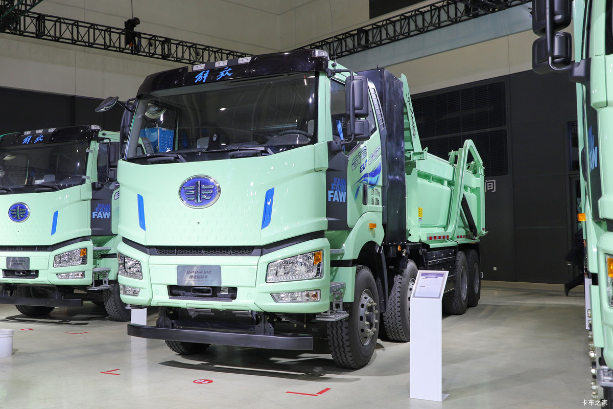 一汽解放 J6P 8X4 5.6米纯电动自卸车