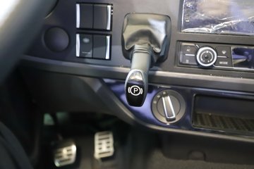 һ����� J6P 8X4 5.6�״��綯��ж��(CA3310P66L4BT4BEVA12)611.94kWhͼƬ