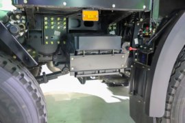 解放J6P&nbsp;电动自卸车底盘图片