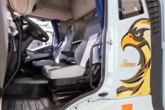 一汽解放 J6G 领航版 360马力 4X2 6.75米AMT自动档仓栅式载货车(新内饰)(CA5181CCYP62K1L4E6)