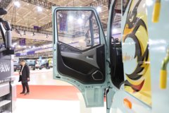 一汽解放 J6G 领航版 360马力 4X2 6.75米AMT自动档仓栅式载货车(新内饰)(CA5181CCYP62K1L4E6)