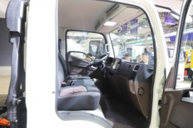 领途&nbsp;电动冷藏车驾驶室图片