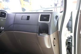 领途&nbsp;电动冷藏车驾驶室图片