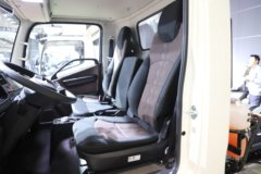 解放 领途中体 4.5T 4.05米单排燃料电池冷藏车30.13kWh