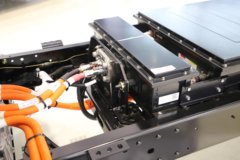 解放 虎6G 4.5T 4.16米单排换电式纯电动厢式轻卡82.43kWh