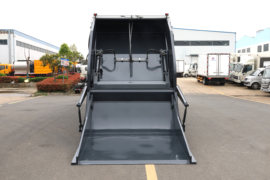 中国重汽成都商用车底盘&nbsp;垃圾运输车外观图片