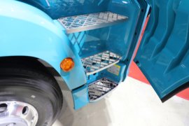 鹰途&nbsp;牵引车驾驶室                                               图片