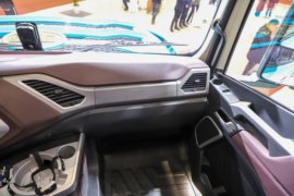 鹰途&nbsp;牵引车驾驶室                                               图片