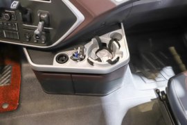 鹰途&nbsp;牵引车驾驶室                                               图片