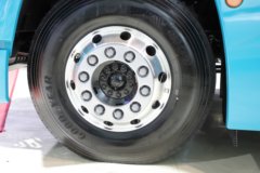 青岛解放 鹰途 头等舱 680马力 6X4 AMT自动档牵引车