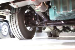 青岛解放 鹰途 头等舱 680马力 6X4 AMT自动档牵引车