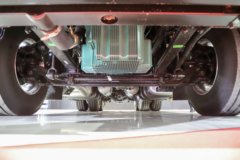 青岛解放 鹰途 头等舱 680马力 6X4 AMT自动档牵引车