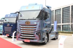 青岛解放 鹰航 智享版 14.6L LNG 630马力 6X4 法士特16档 牵引车