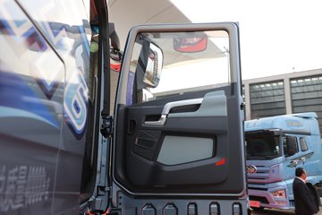 �ൺ��� ��JH6�ؿ� 660���� 6X4 LNG�Զ���ǣ����ͼƬ