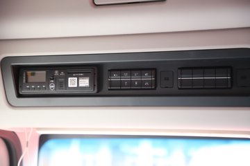 �ൺ��� ��JH6�ؿ� 660���� 6X4 LNG�Զ���ǣ����ͼƬ