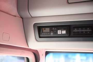 �ൺ��� ��JH6�ؿ� 660���� 6X4 LNG�Զ���ǣ����ͼƬ